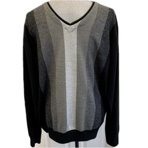 Geoffrey Beene V-neck sweater with vertical stripes size large, Acrylic